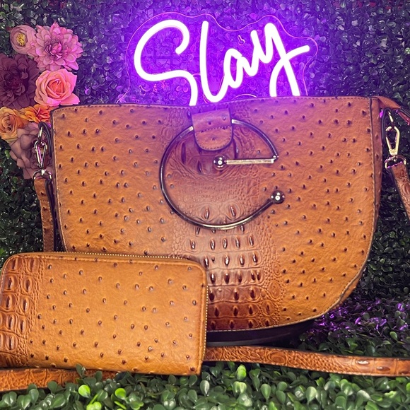 NWOT Brown purse with matching wallet - Picture 2 of 7